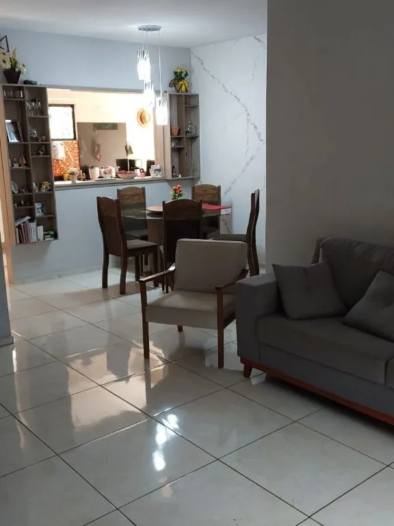 Imagem Apartamento térreo no Bessa com 3 quartos, 2 suítes, área externa com churrasqueira e excelente localização a 400m da praia.