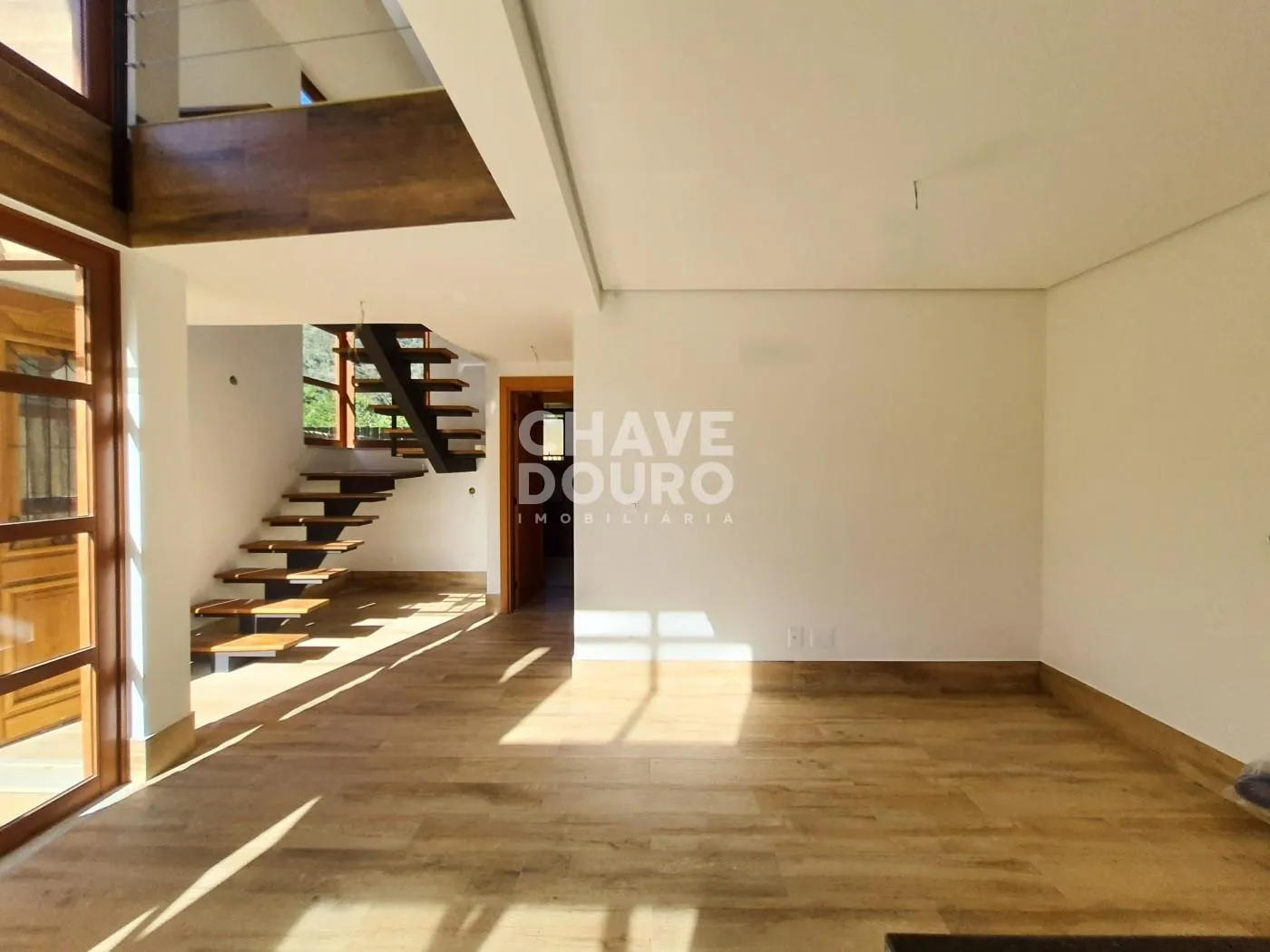 Imagem Charmosa casa em condomínio, para venda em Itaipava, Petrópolis RJ