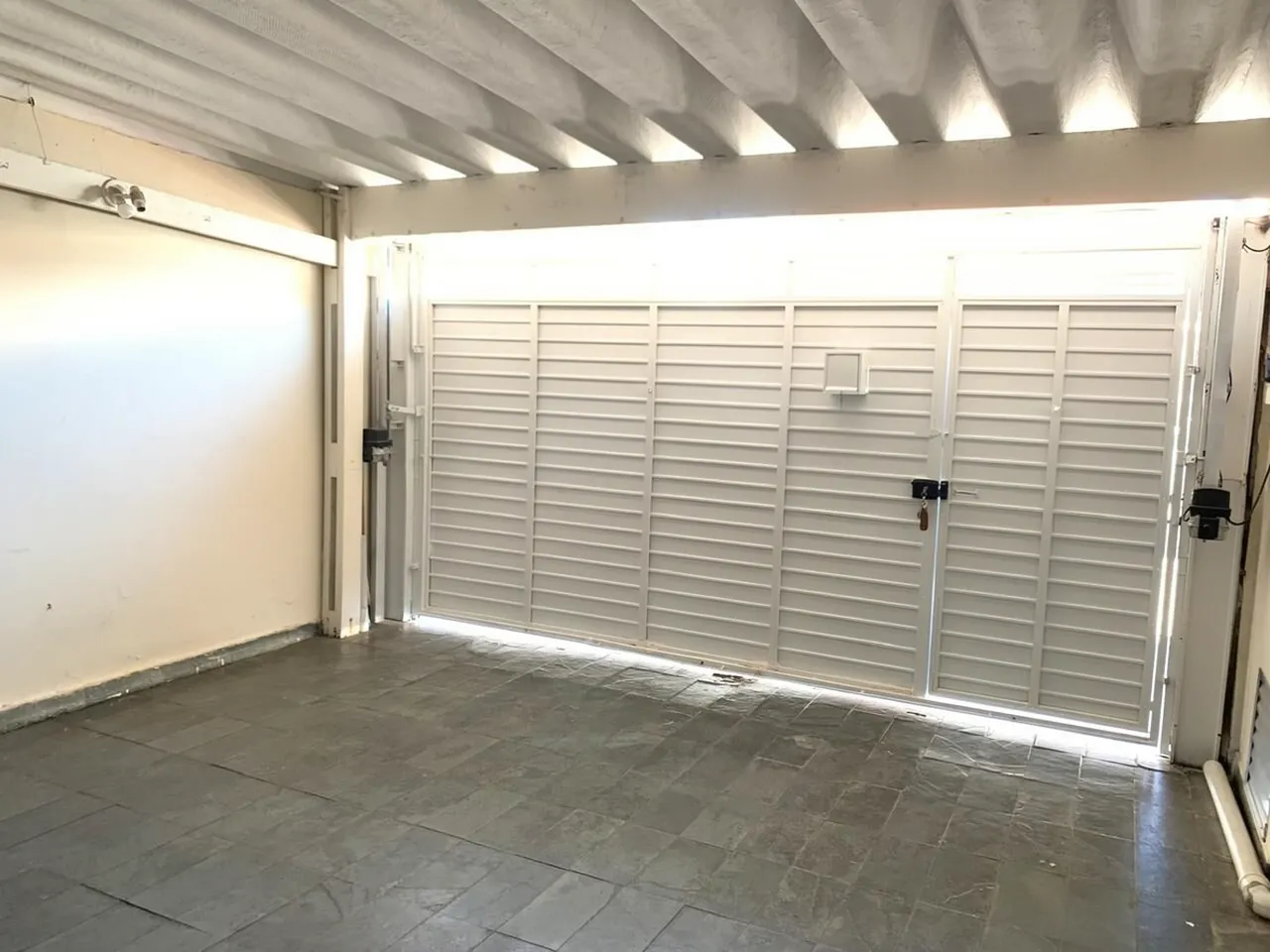 Imagem VENDO LINDA CASA TERRÉA COM 3 QUARTOS NO BAIRRO JARDIM SABARÁ!