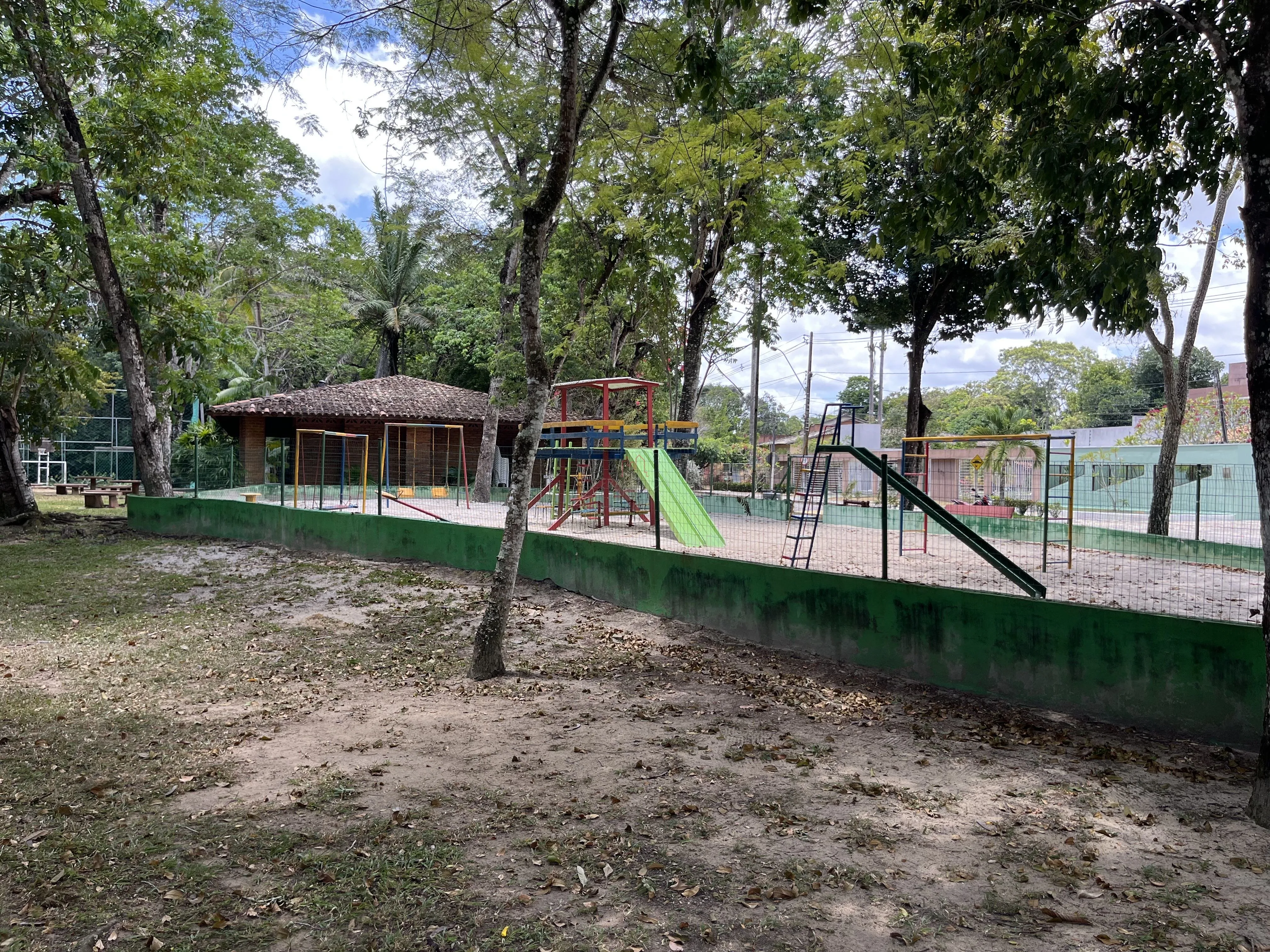Imagem LOTE À VENDA NO CONDOMÍNIO CHÁCARAS DA LAGOA

Excelente oportunidade para construir sua casa em u...