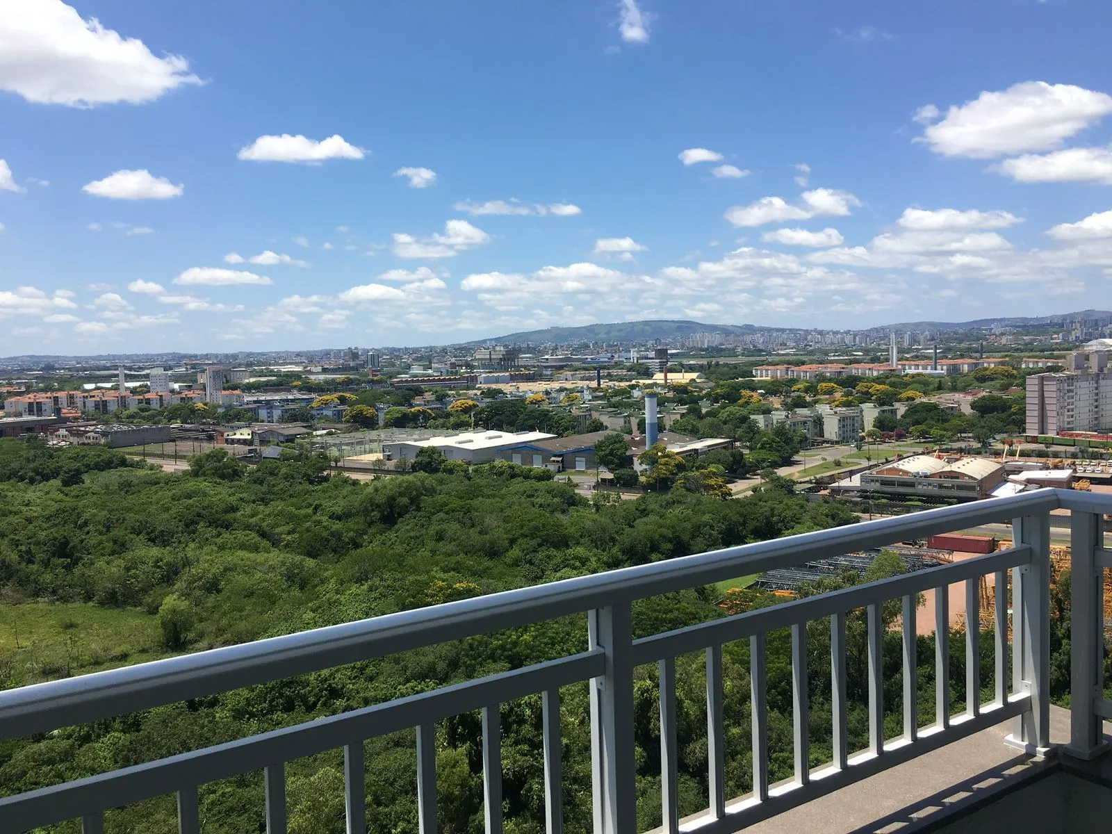Imagem Apartamento com 3 quartos, 1 suíte, sacada