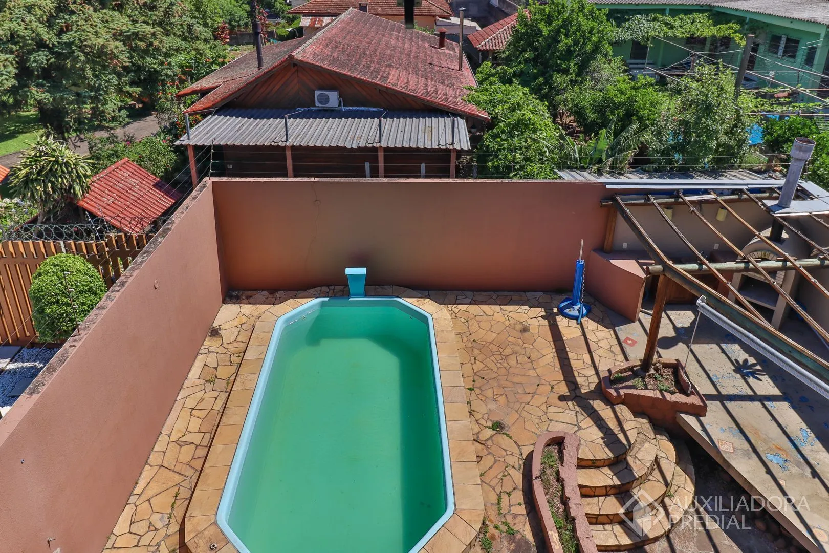 Imagem Excelente casa com 5 dormitórios no bairro Cristal