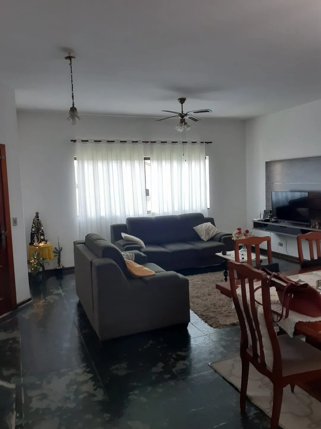 Foto do imóvel Casa à venda 3 Quartos, 2 Suites, 3 Vagas, 348M², Parque São Domingos, Pindamonhangaba - SP