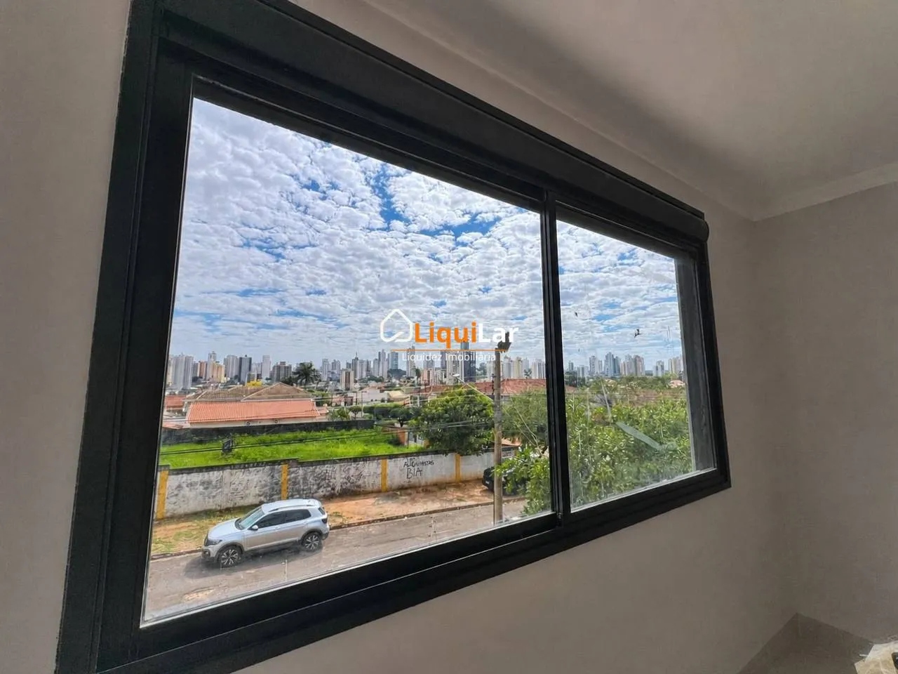 Imagem Sobrado com Aptidão Comercial na Vila Rosa Pires | 4 Quartos, Suíte e Localização Estratégica