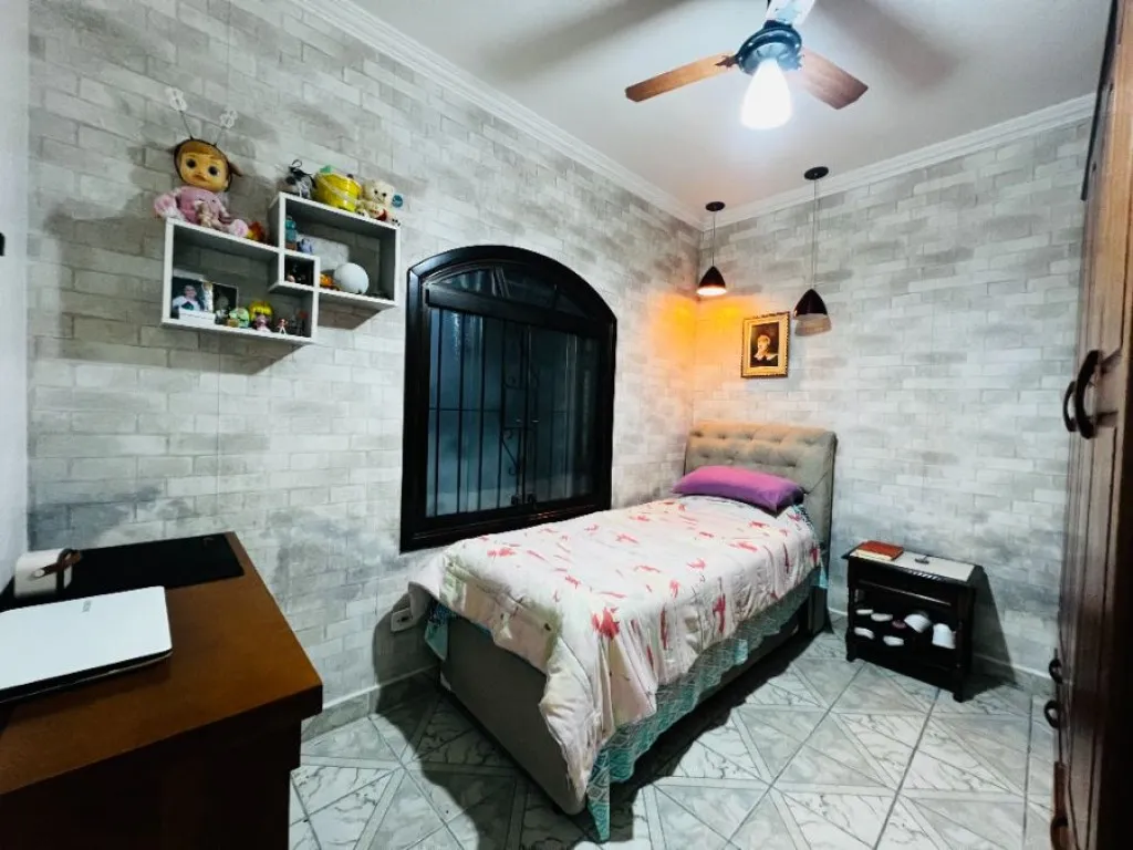 Imagem CASA COM 385,00 m² - GUILHERMINA - PRAIA GRANDE SP