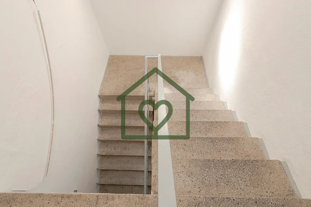 Imagem Descubra o seu novo lar em Porto Alegre! Este apartamento à venda, situado na Rua Orfanotrófio, bl...