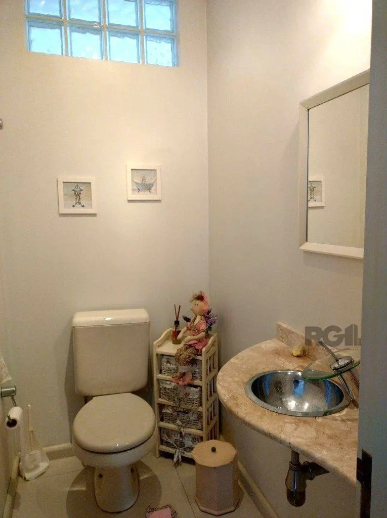 Imagem Casa de 307m² - 3 dormitórios, piscina, 4 vagas no bairro Espírito Santo