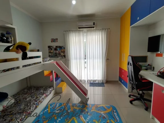 Imagem Casa de luxo em condomínio exclusivo em Vinhedo-SP: 3 quartos, 3 suítes, 3 salas, 6 banheiros, 5 vagas, 408 m². Venha conferir!