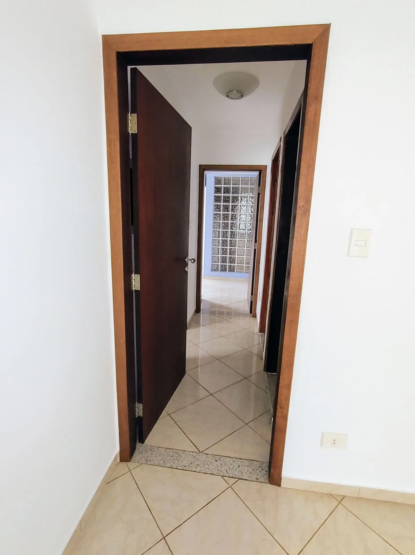 Imagem Apartamento No Jardim Paulista, 2 Dormitórios ( 1 suíte), 1 vaga de garagem ( prédio com manobrista e portaria 24hs). Excelente Localização