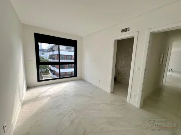 Imagem Apartamento a 100 metros da praia a venda em Jurerê, Florianópolis/SC São 3 quartos, sendo 1 suí...