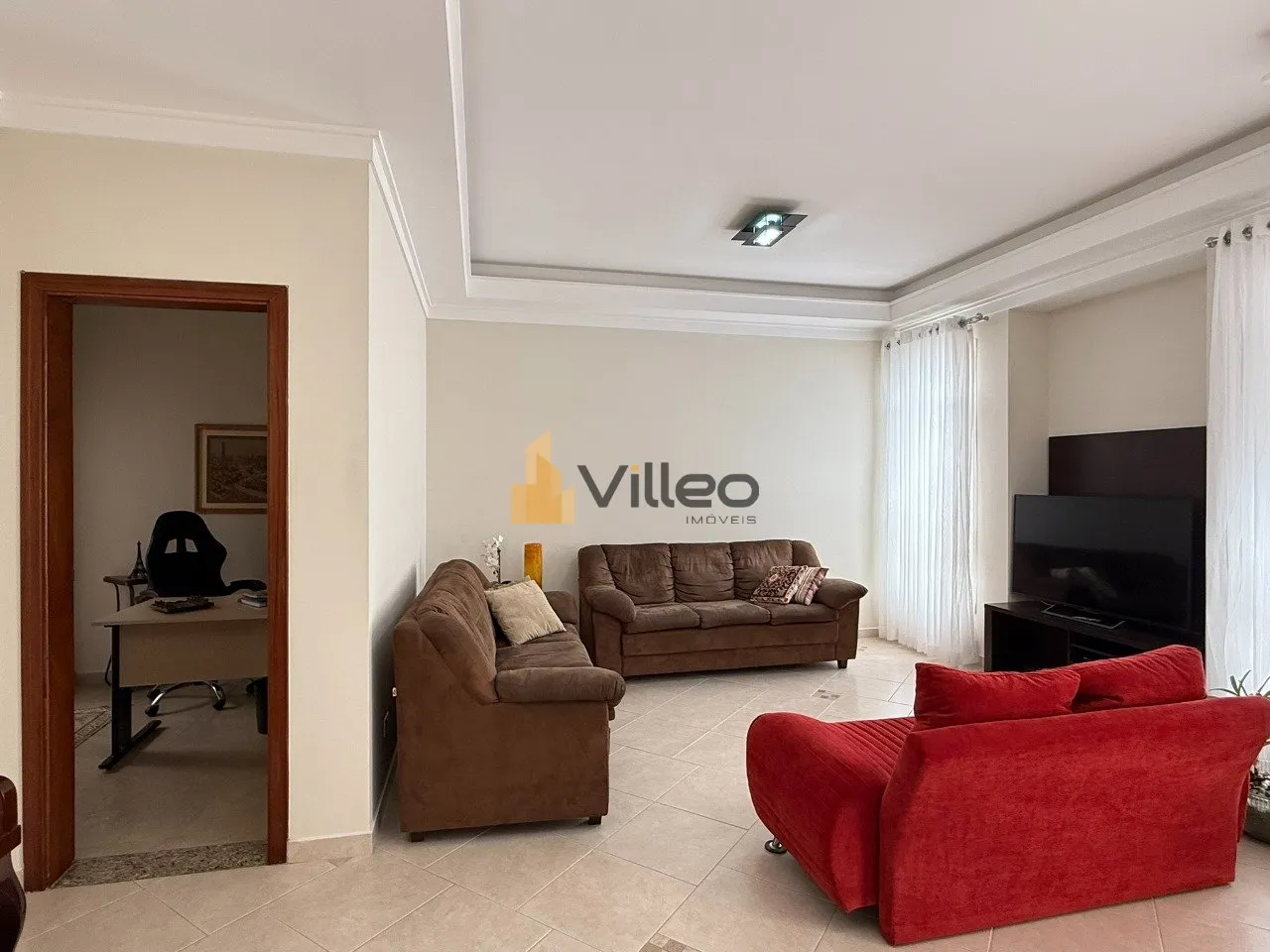 Imagem Descubra esta belíssima casa moderna e espaçosa localizada no Jardim Pagliato, um dos bairros mais...
