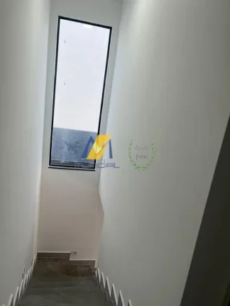 Imagem "Esse sobrado tá a 1 quarteirão do mar e tem até banco molhado na piscina!"
