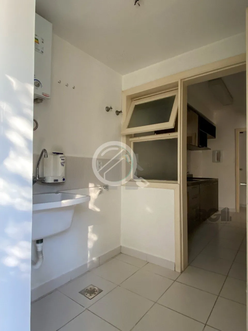 Imagem Apartamento de 75m², 2 dormitórios, living amplo em L com sacada integrada, churrasqueira na sacad...