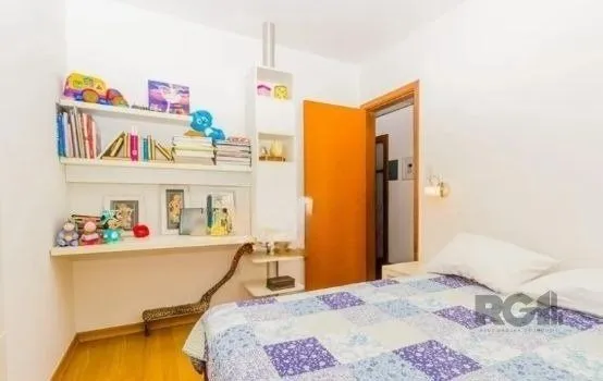 Imagem Casa com 7 Quartos e 6 vagas à Venda, 470 m² no Bairro Petrópolis