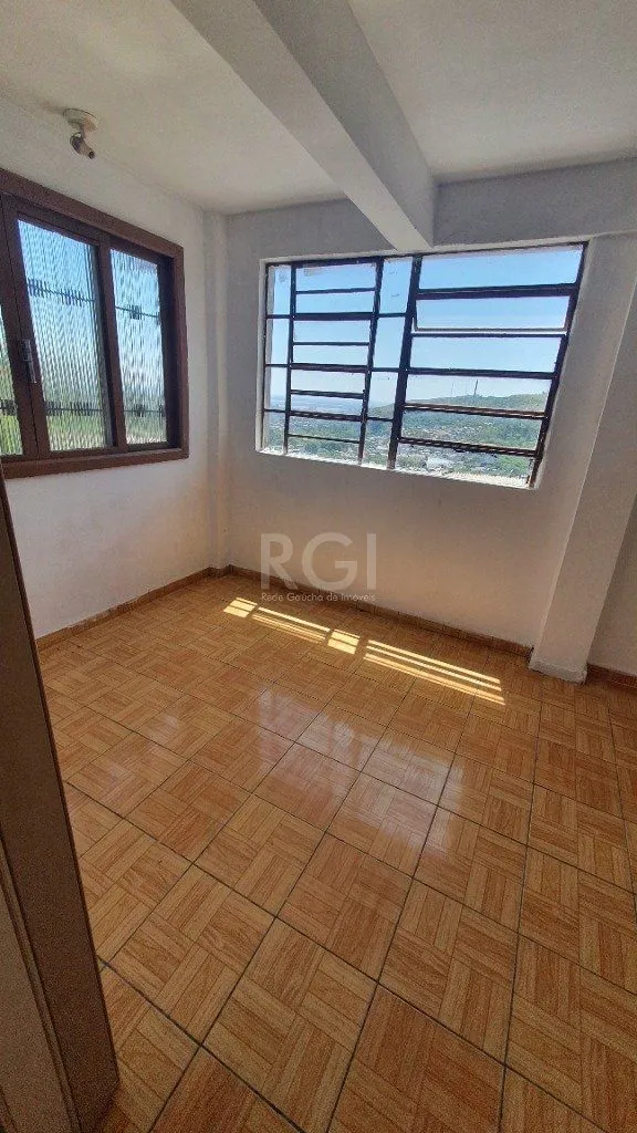 Imagem Casa para Venda - 290m², 4 dormitórios, sendo 2 suites, 2 vagas - Cascata