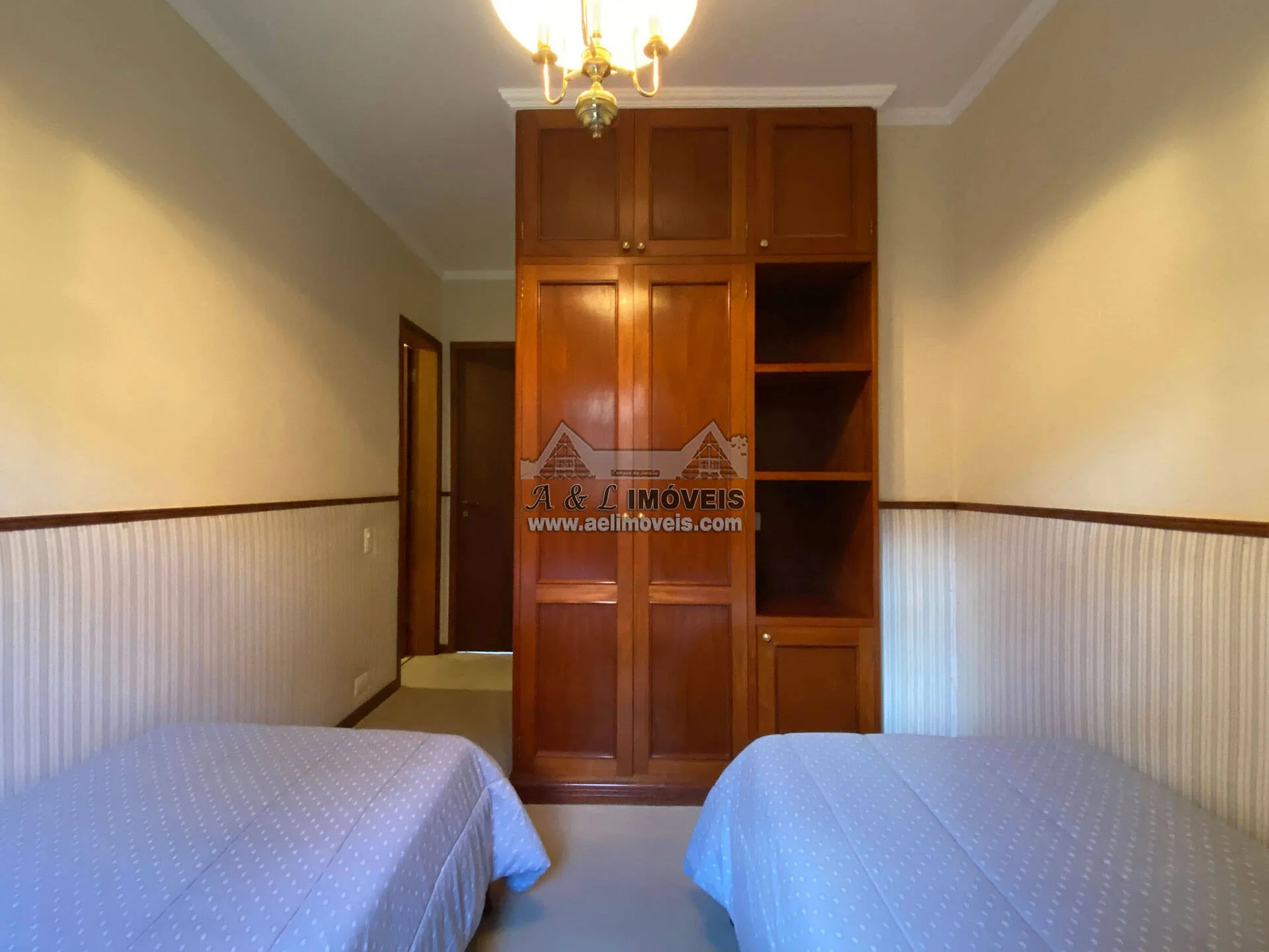 Imagem Apartamento à venda em Campos do Jordão - Duplex com 04 Suítes