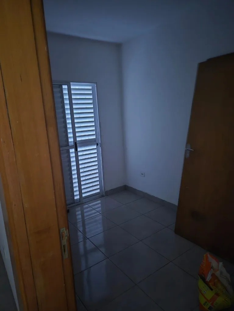 Imagem Aluguel de Apartamento em Santo André-SP, Cidade São Jorge - 2 quartos, 1 banheiro, 1 vaga, 45m² de área.