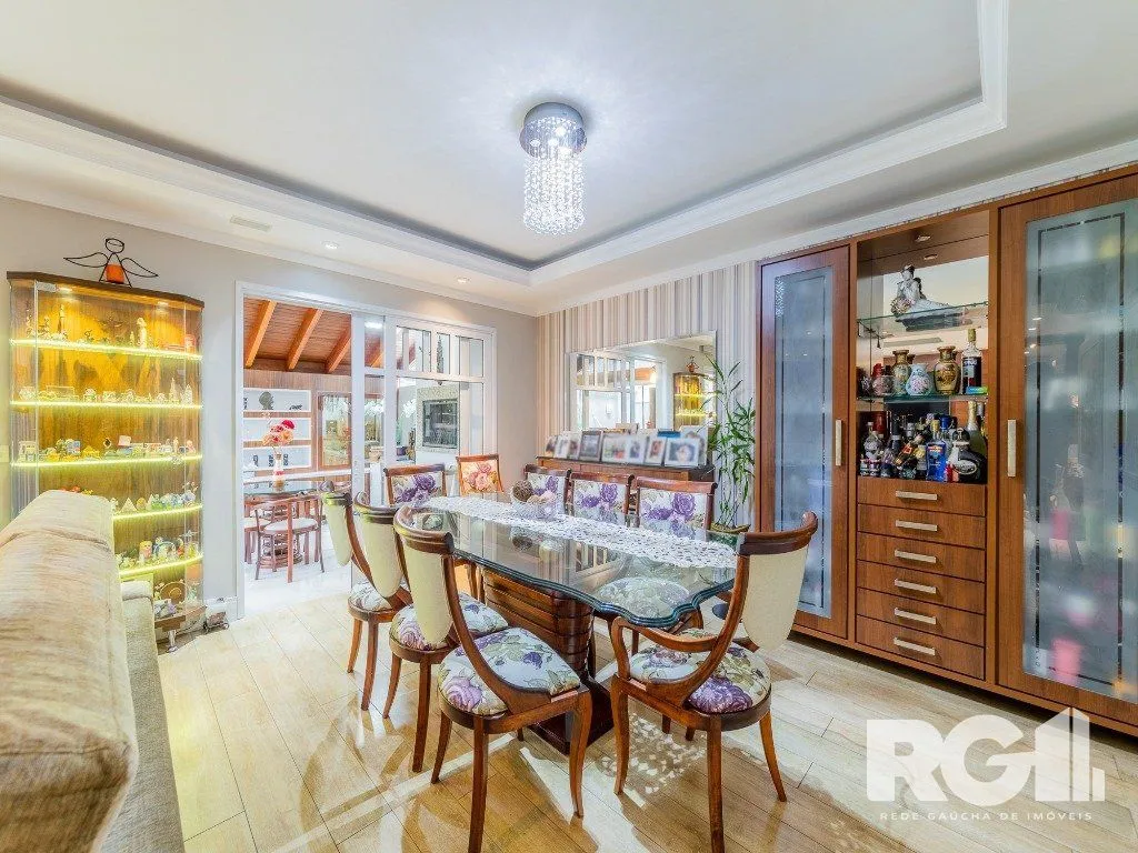 Imagem EXCLUSIVIDADE Belíssima casa de 4 suítes + gabinete no condomínio fechado Terra Mater com vista exuberante para o bosque, próximo da portaria e infraestrutura.