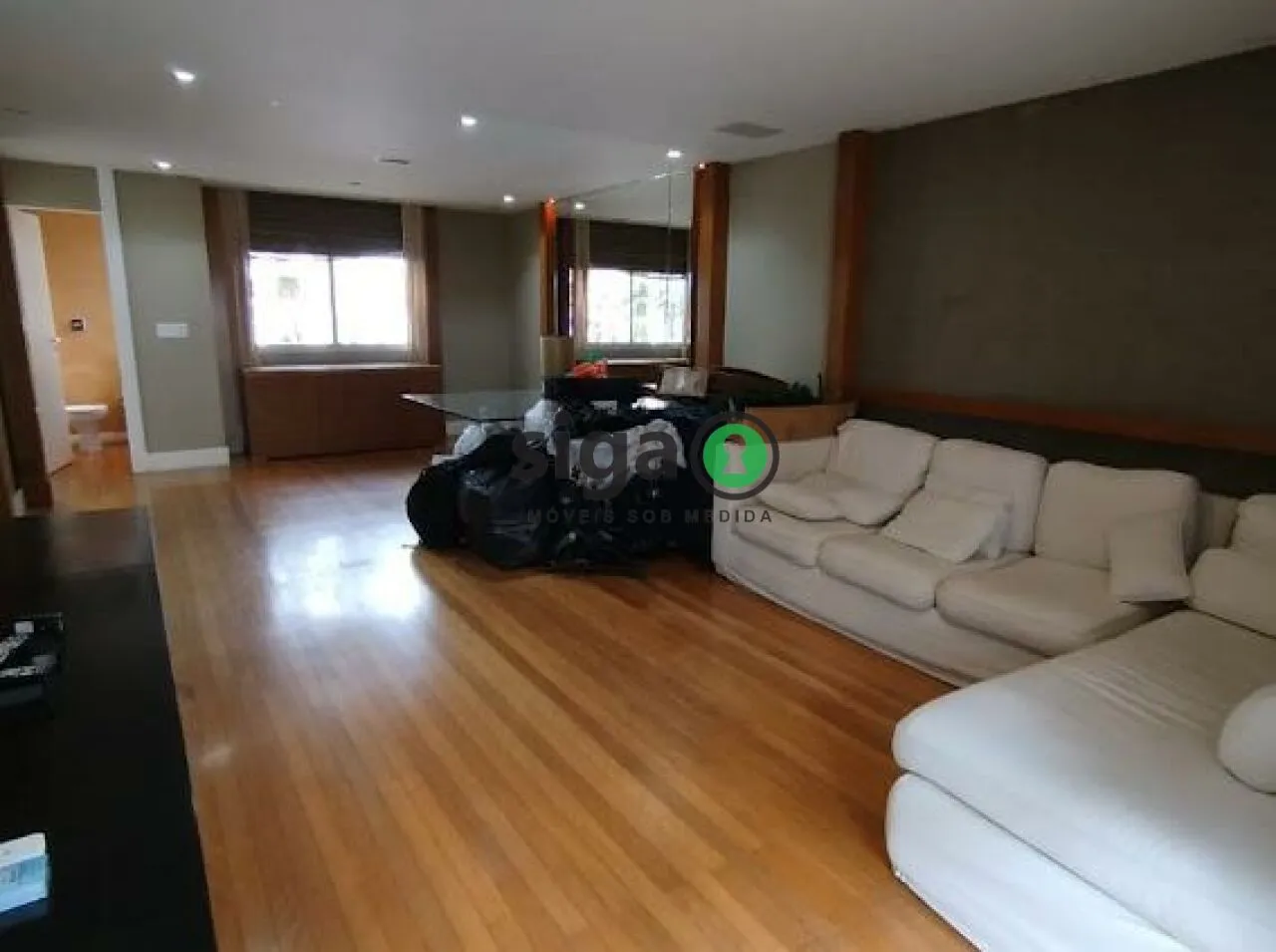 Imagem Apto para locação no bairro Cerqueira Cesar, com 2 suites, 2 vagas, para locação. SEMI MOBILIADO