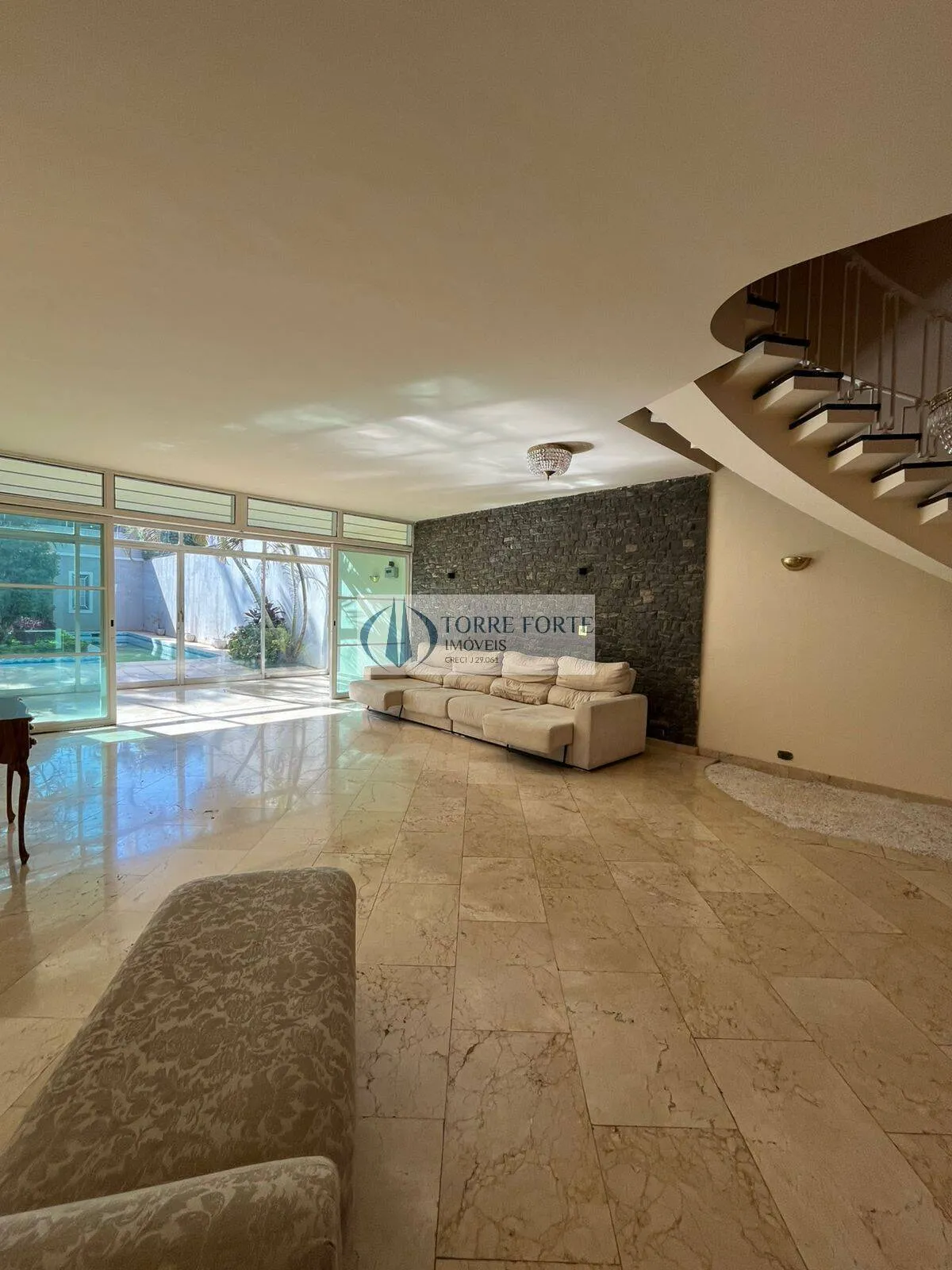 Imagem Maravilhoso sobrado com 400m² 3 dormitórios sendo 2 suítes 4 vagas, piscina