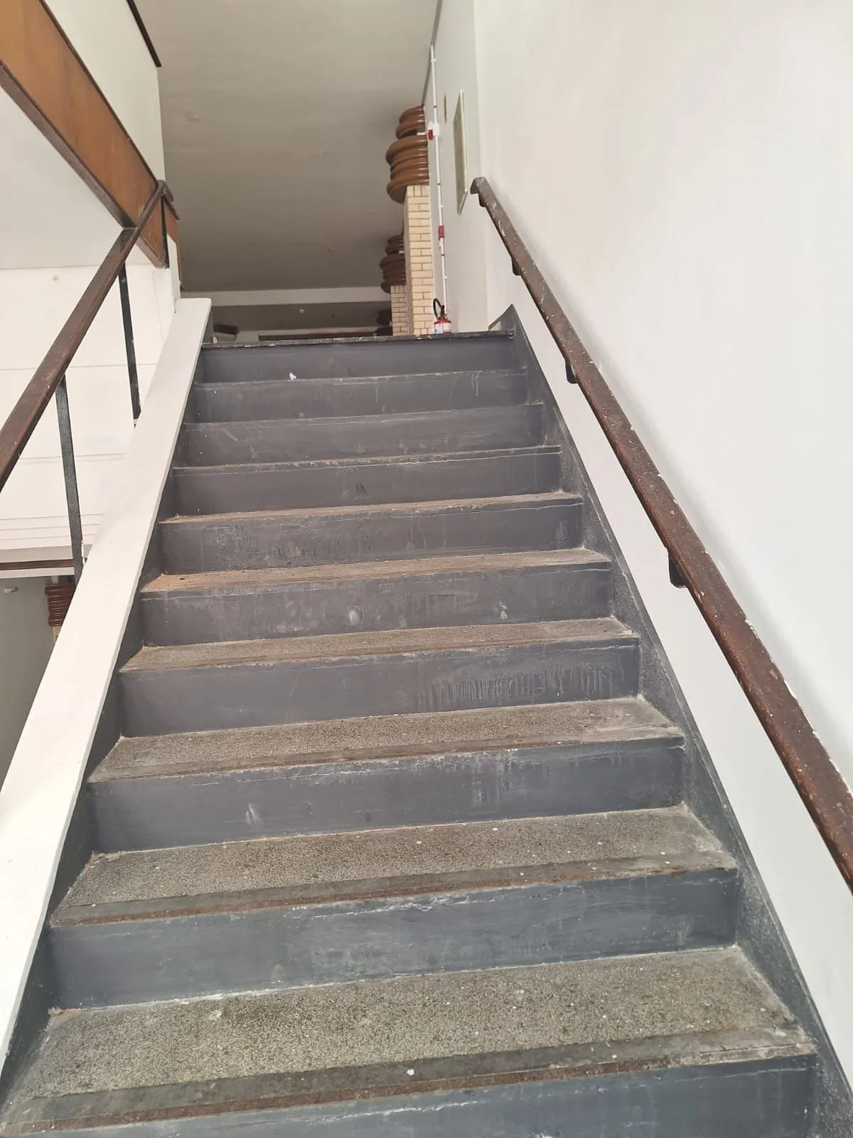 Imagem Prédio comercial com 3 andares