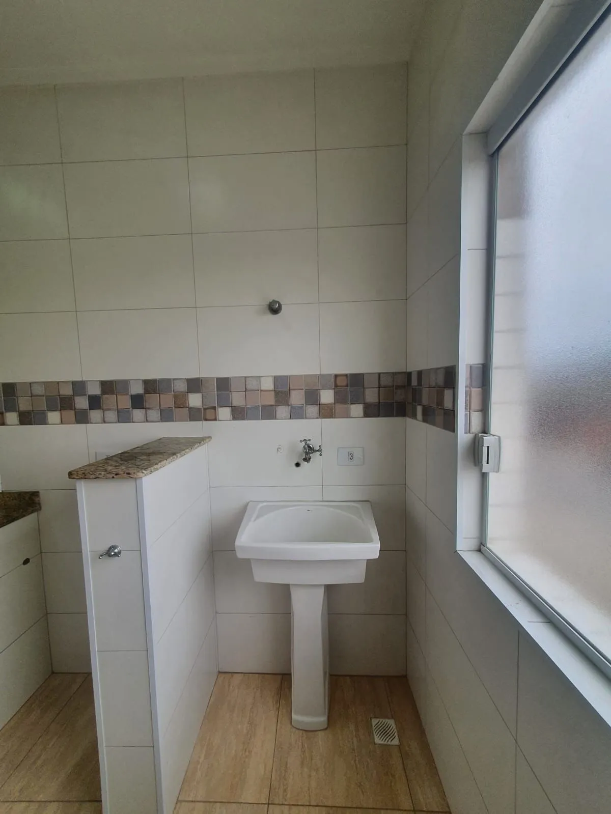 Imagem Investimento à Beira-Mar: Prédio Moderno e Renda Garantida em Balneário Gaivotas