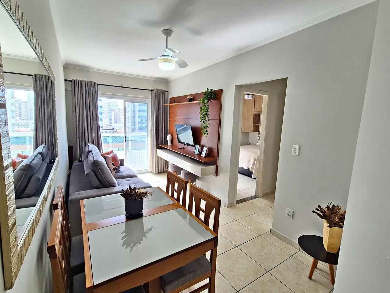 Imagem Apartamento com 2 Quartos à Venda, 60 m² em Mirim - Praia Grande