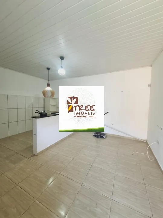 Imagem VENDA DE CASAS TÉRREAS NA VILA ORLANDA, EM SANTA ISABEL/SP, 500m² com quarto, banheiro, sala de estar, cozinha americana e fogão a lenha. CONSULTE-NOS