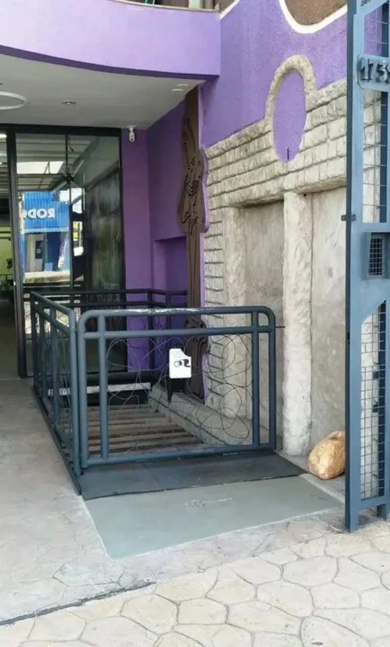 Imagem Salão Comercial de Alto Padrão para Locação na Vila Carvalho, Sorocaba-SP: 1 Sala, 2 Banheiros, 160m² de Área
