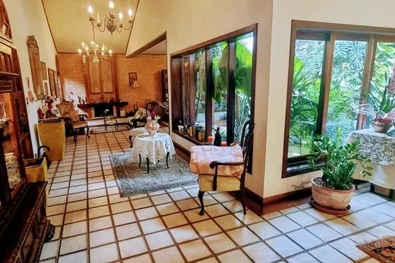 Imagem Residência Exclusiva com Piscina, Lago Ornamental e 3 Suítes