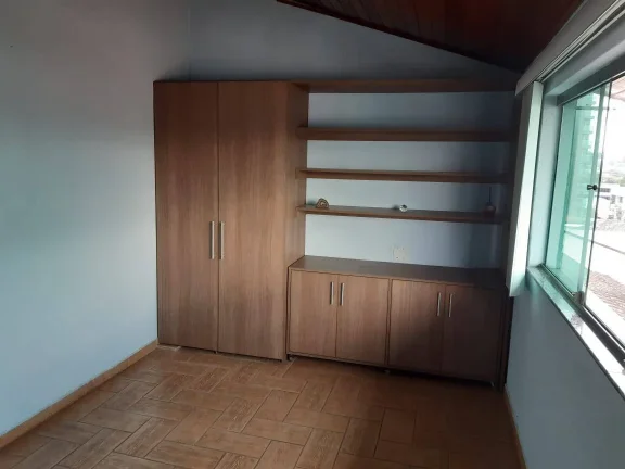 Imagem Casa Maravilhosa com 240 m² 4 Dormitorios sendo 2 Suítes Estuda Permuta