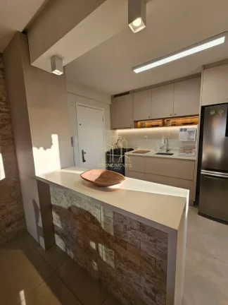 Imagem Excelente apartamento reformado com três quartos varanda a venda no caminho das arvores