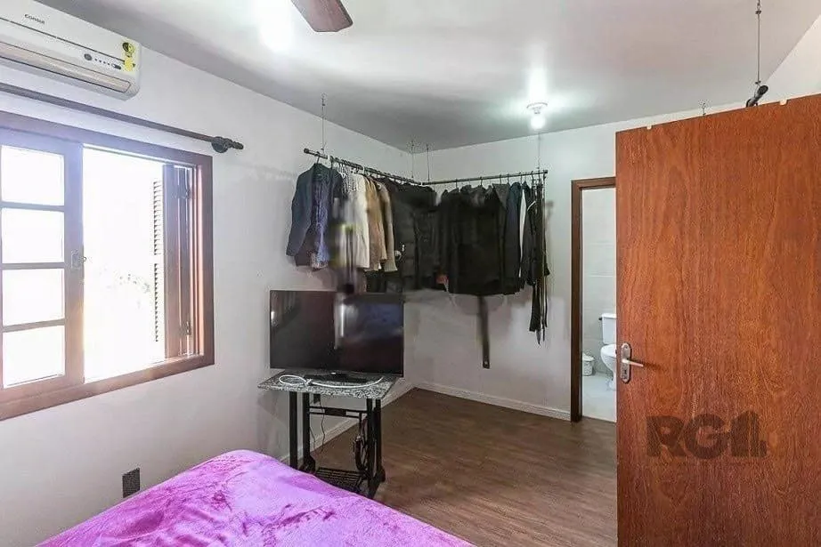 Imagem Casa com 161m² e 3 dormitórios com suíte, piscina no bairro Espírito Santo em PORTO ALEGRE