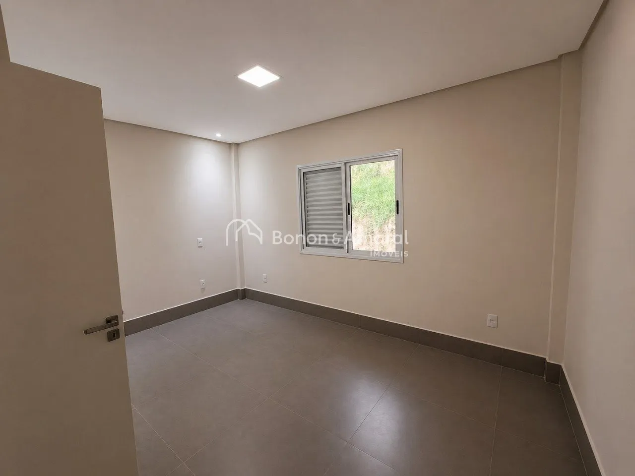 Imagem Casa com 4 Suítes à VENDA no Colinas do Ermitage - Sousas