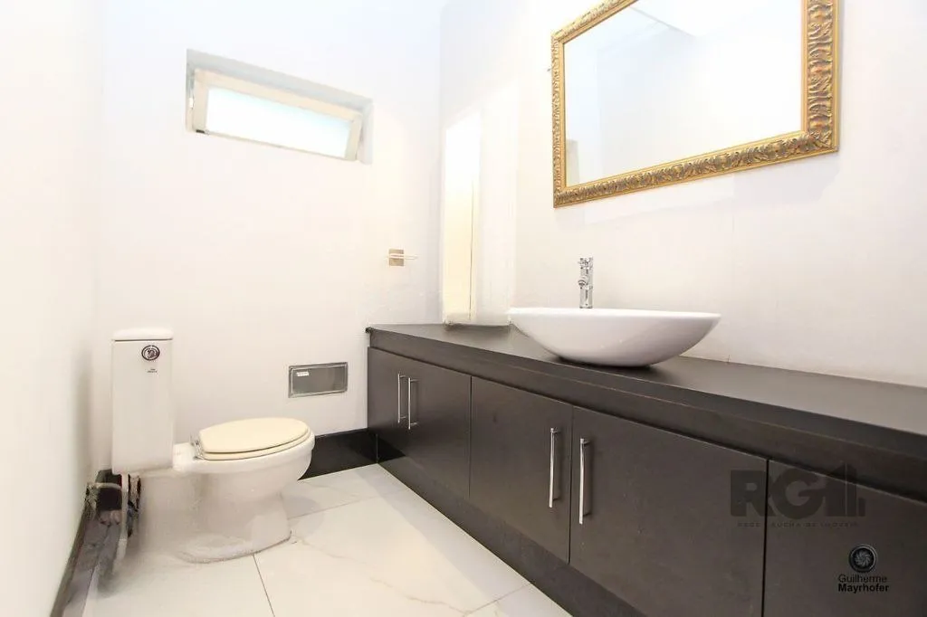Imagem Casa com 5 suítes, 7 banheiros, 4 vagas no bairro Partenon