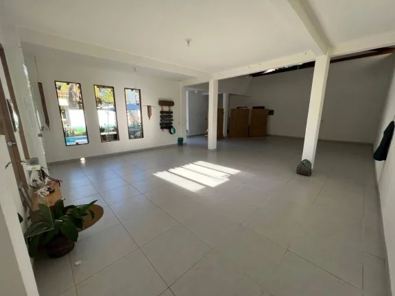 Imagem CASA BOMBAÇA COM SALÃO DE EVENTOS