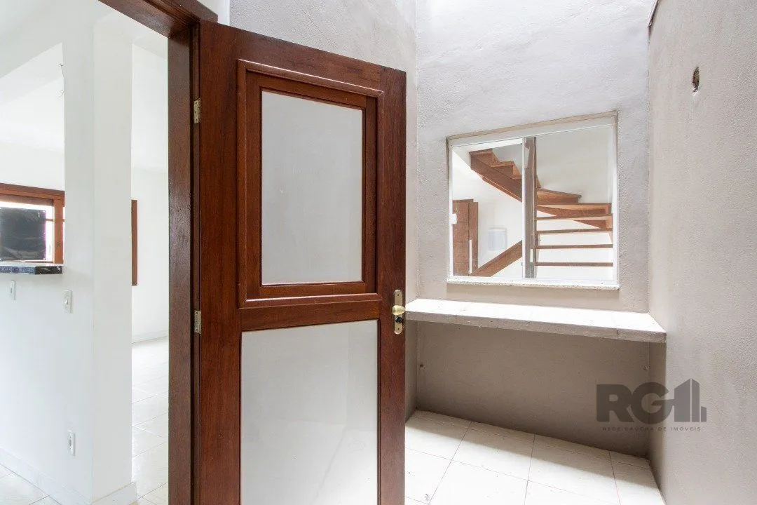 Imagem Sobrado 2 dormitórios mais terreno de esquina de 192m2