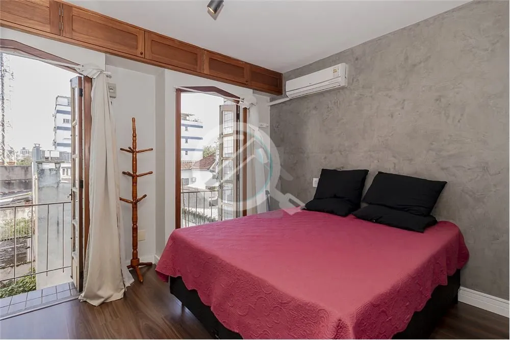 Imagem Apartamento de 1 dormitório na Cidade Baixa, região central de Porto Alegre. Imóvel de fundos, si...