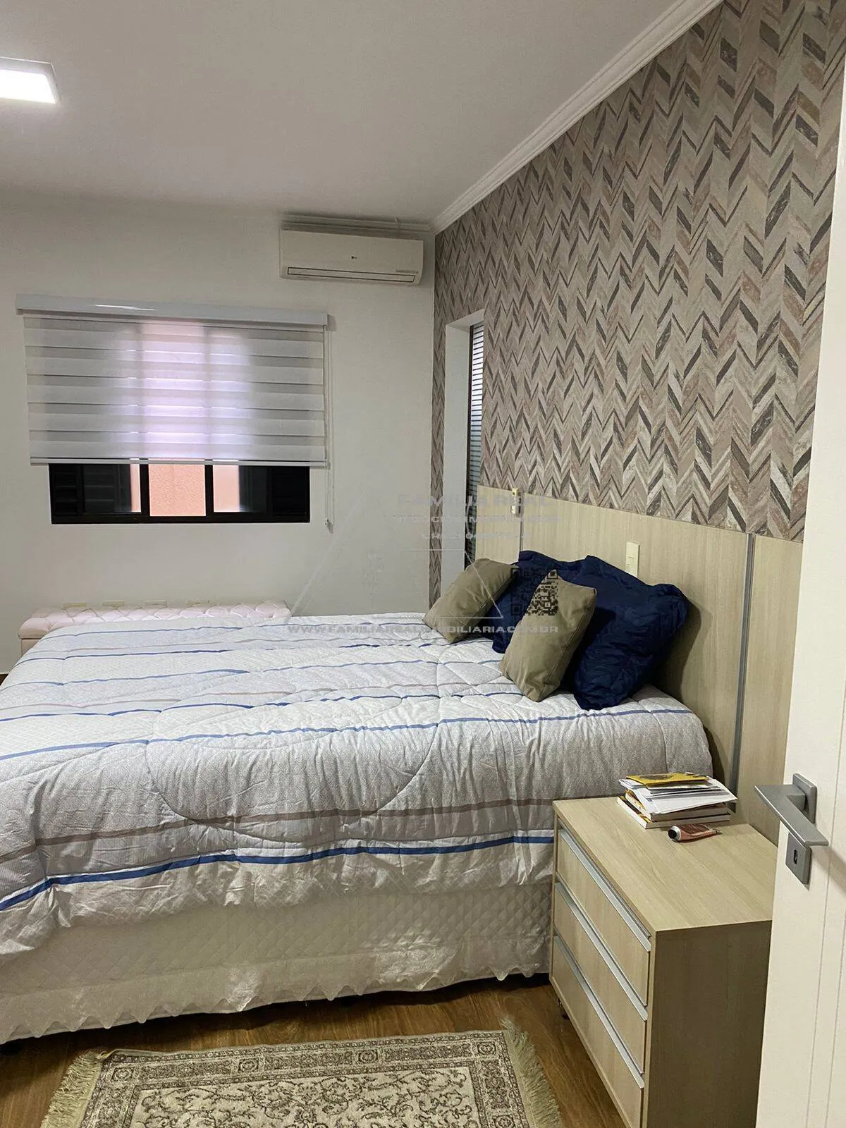 Imagem CASA ASSOBRADADA COM COMERCIO, PARA VENDA, NA CHÁCARA SANTO ANTÔNIO.