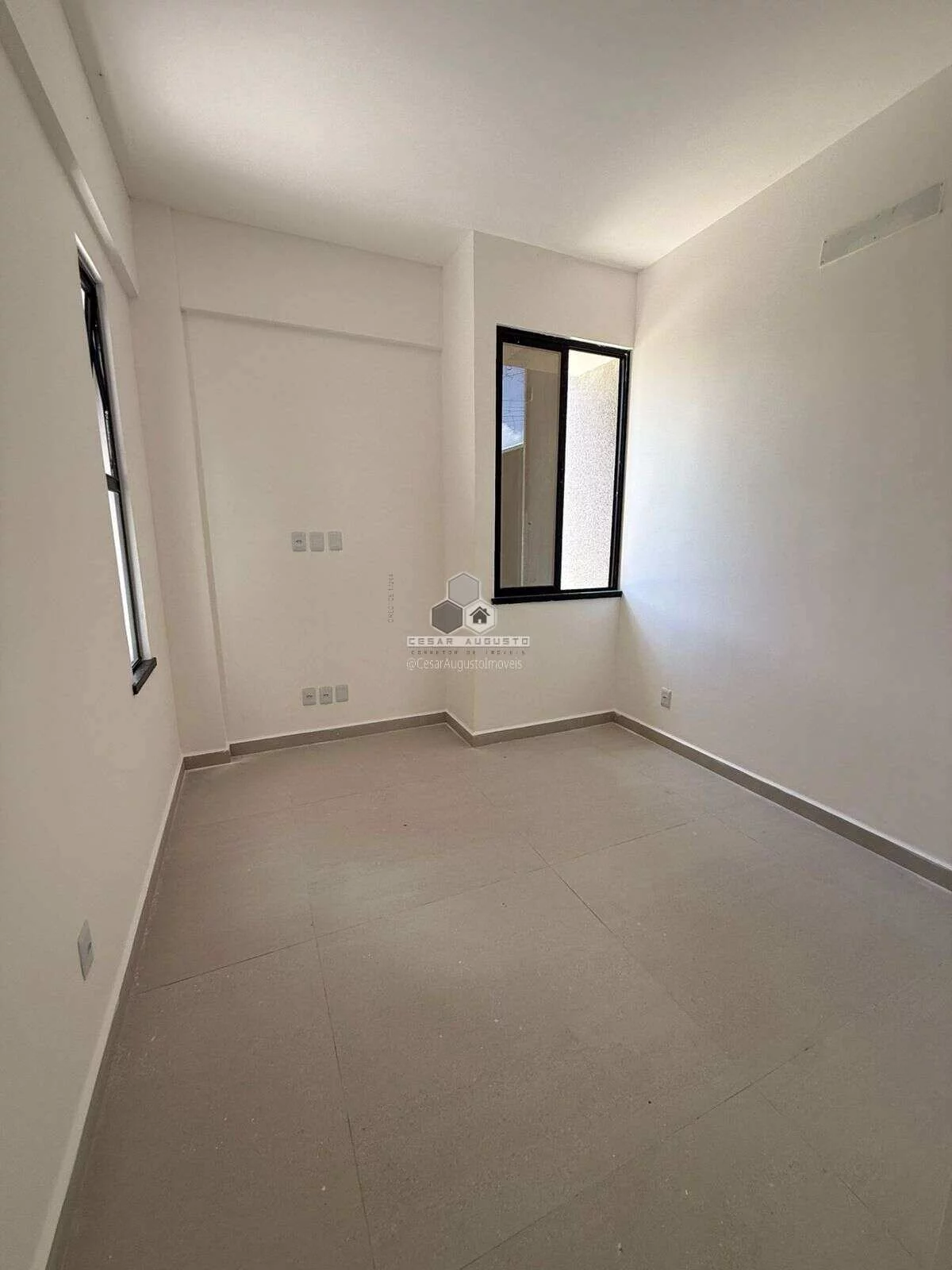 Imagem Residencial Eusebio de Queiroz Casas duplex com 04 suítes no centro do Eus?(C)bio