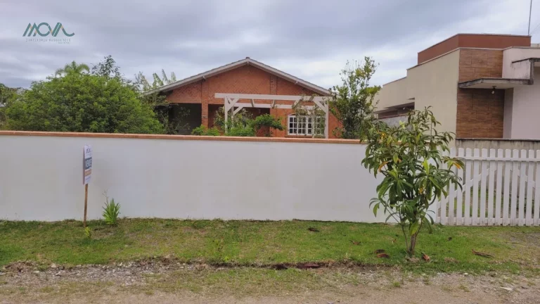 Imagem Casa à Venda em Itapoá - 3 Quartos, 100m da Praia, Oportunidade Imperdível!