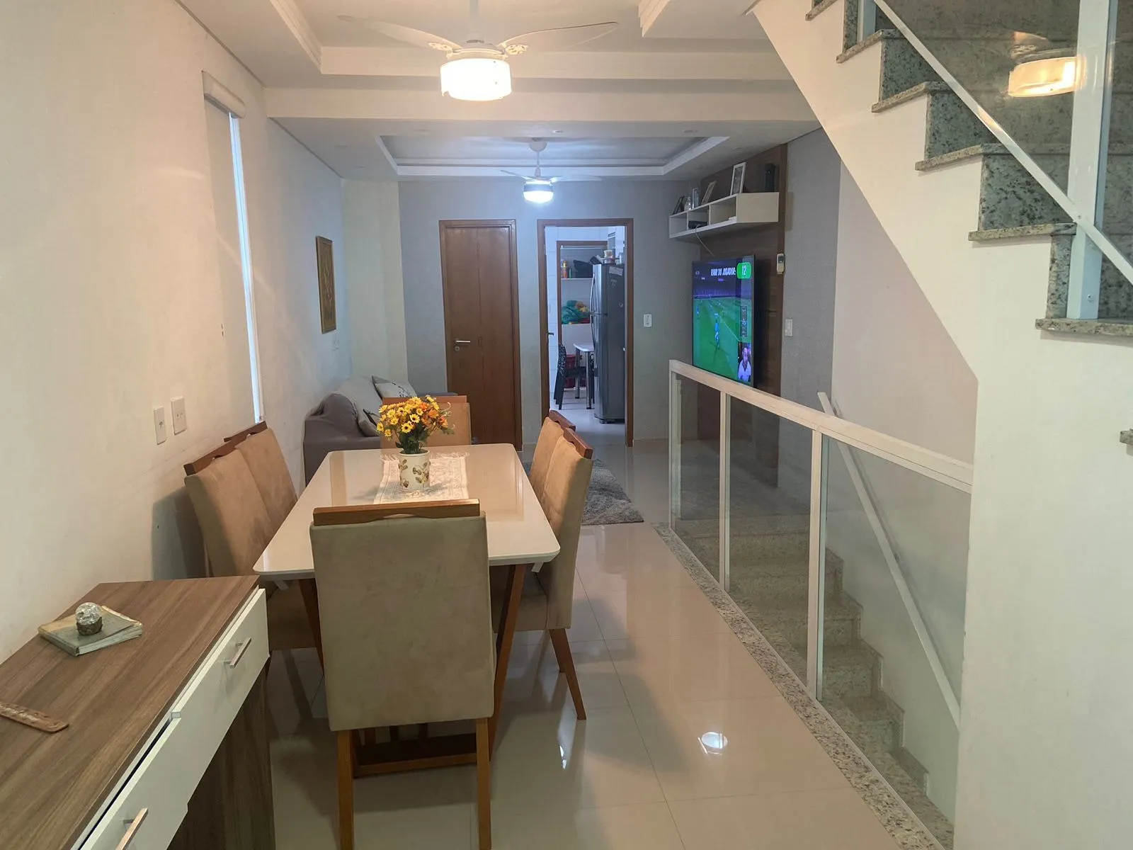 Imagem Residência Exclusiva no Marapé: Espaço, Elegância e Conforto em Cada Canto