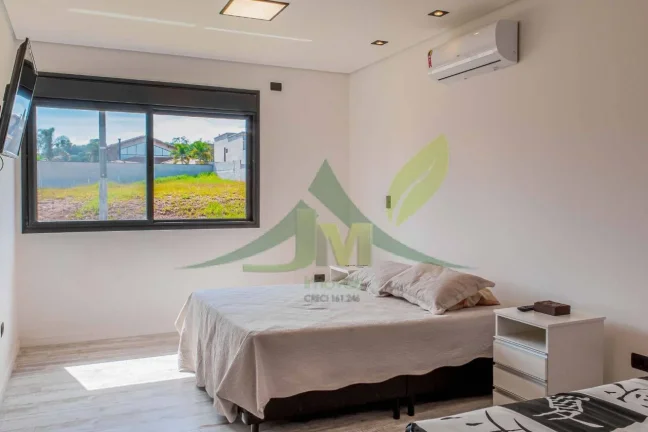 Imagem Linda Casa à Venda em Condomínio Fechado em Atibaia