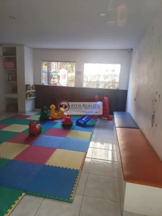 Imagem Alugo oportunidade, condomínio clube na região do Morumbi. Apartamento de 70m², com 3 dormitórios com Armários, sendo 1 Suíte, 2 banheiros, Cozinha americana com armários, 2 Vargas de garagem cobertas, mercadinho no condomínio, lazer completo por um valor