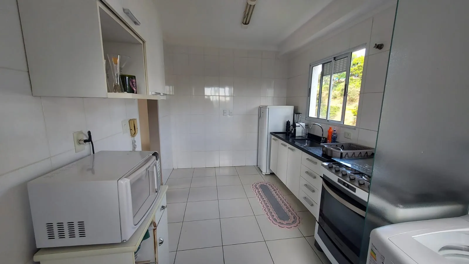 Imagem Excelente Apartamento 2 Dormitórios, 1 Suíte, Varanda e 2 Vagas na Garagem
