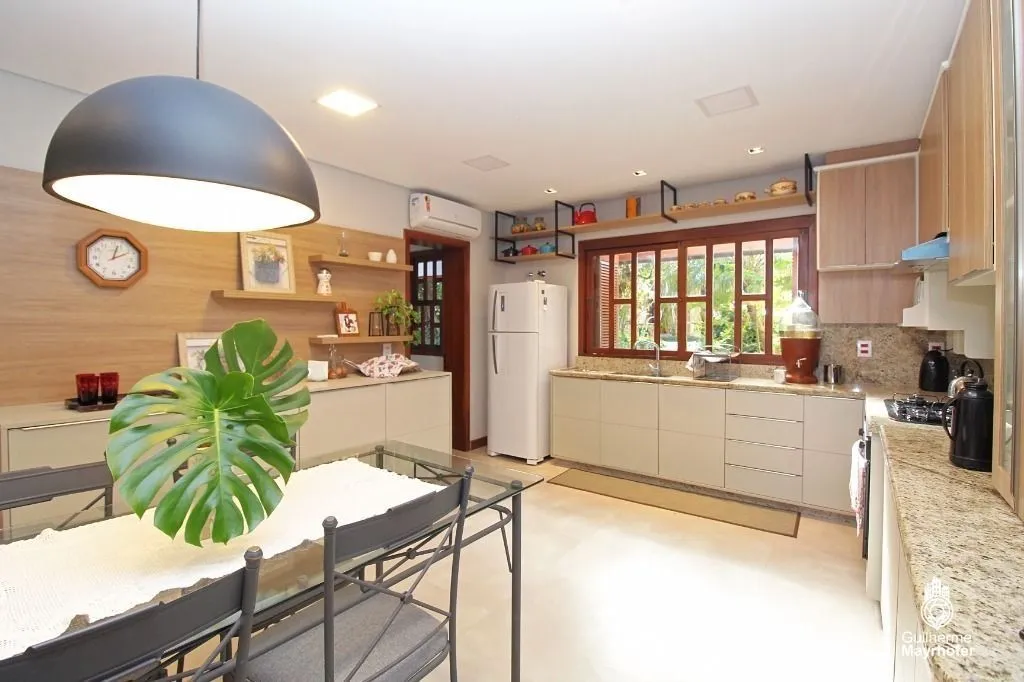Imagem Casa Para comprar com 5 Dormitórios à venda, 420 m²-Cavalhada - Porto Alegre/RS