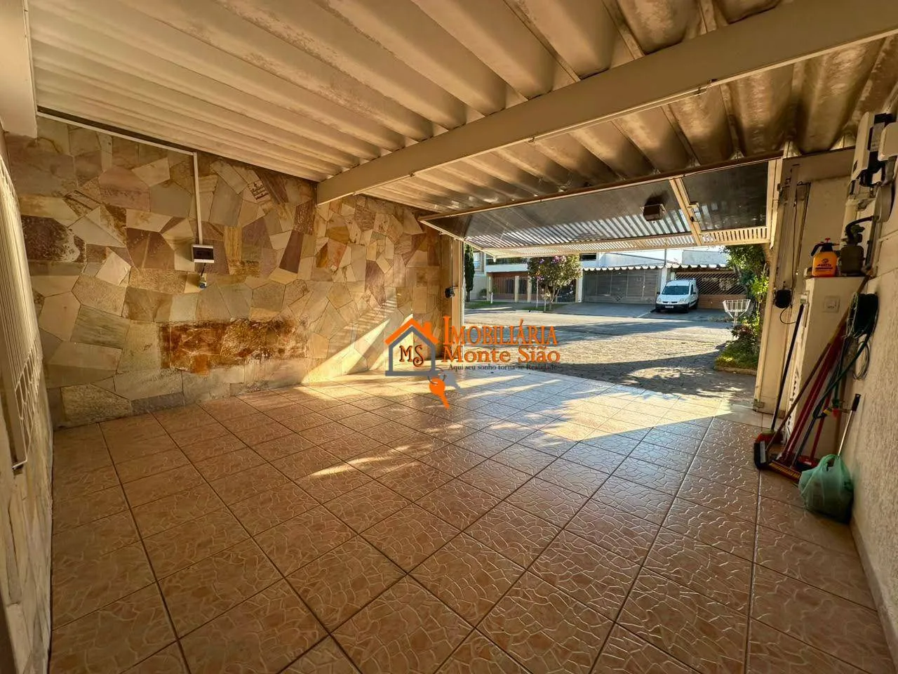 Imagem Sobrado com 5 dormitórios à venda, 221 m² por R$ 990.000 - Jardim Vila Galvão - Guarulhos/SP