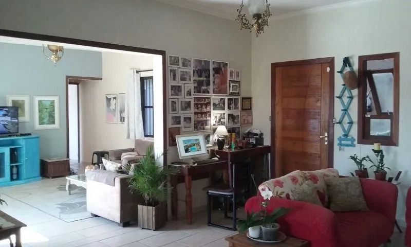 Imagem Casa para Venda - 200m², 3 dormitórios, 2 vagas - Centro