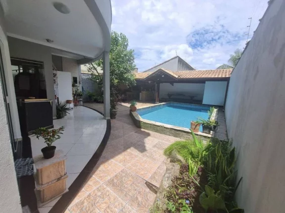 Imagem Sobrado com 3 dormitórios à venda, 200 m² por R$ 2.500.000,00 - Canto do Forte - Praia Grande/SP