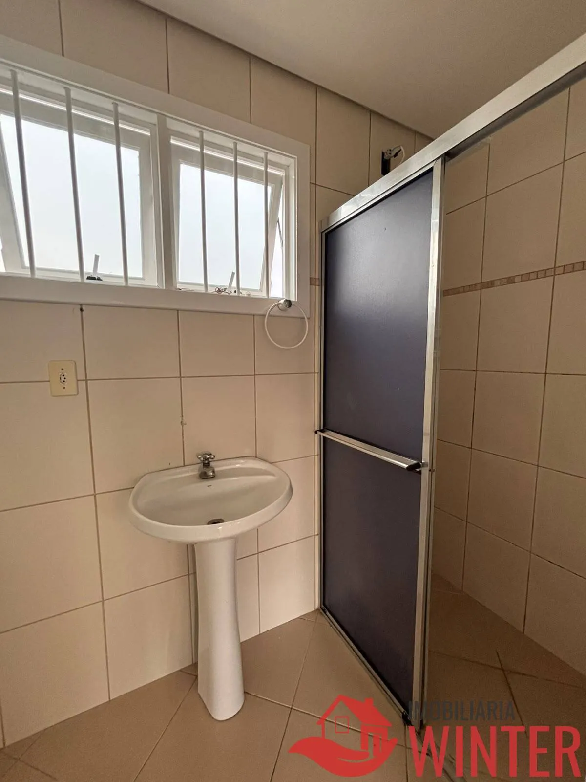 Imagem Sobrado com 2 dormitórios e garagem no Centro de Feliz.